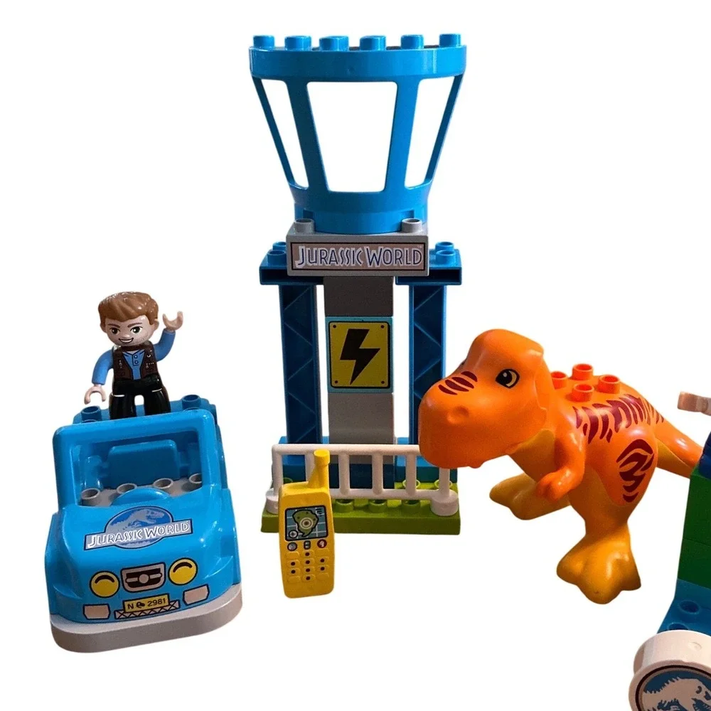 LEGO Duplo Jurassic World Dinosaur Building Set Owen Grady T-Rex 10880 10879 - Picture 2 of 3